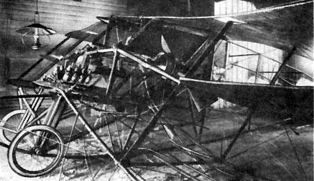最初の国内線：百年ガッケルの飛行機