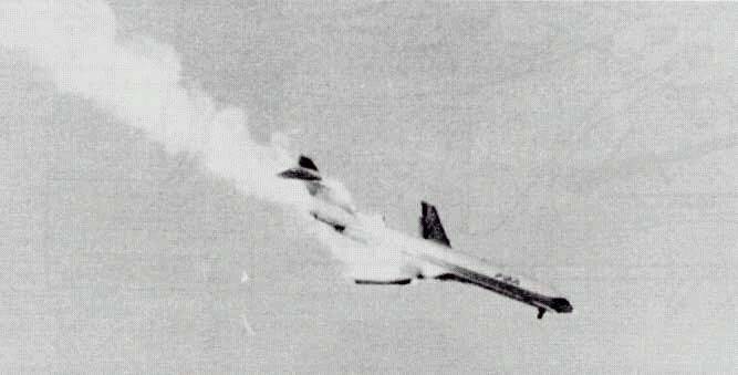 Советский истребитель сбил. Катастрофа Boeing 747 над Сахалином. Южнокорейский Боинг 1983. СССР сбили корейский Боинг 1983. Сбитый корейский Боинг в 1983.