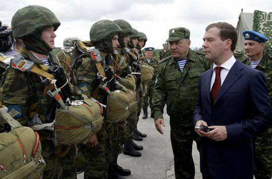 Создание Объединенных стратегических командований требует адекватного обеспечения российской армии новым вооружением