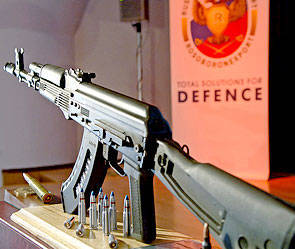 Anatoly Serdyukov escreveu "Kalashnikov"