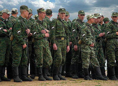 Les Russes ne sont pas prêts à servir dans l'armée, mais ils y croient.
