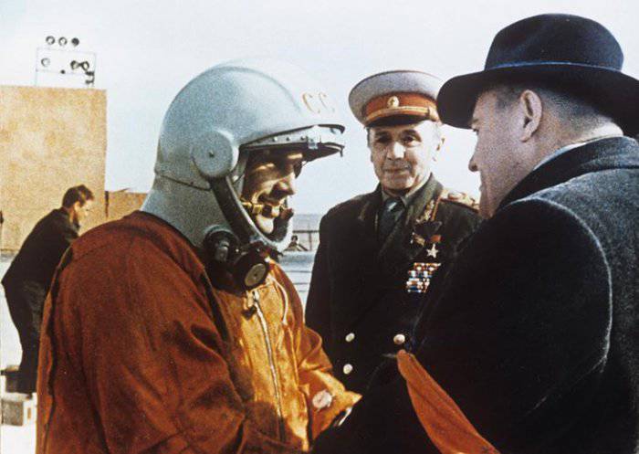Юрий Гагарин несколько раз был на волосок от гибели