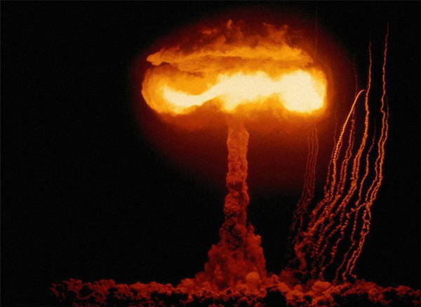 Если шарахнуть  по прошлому ядерным взрывом?