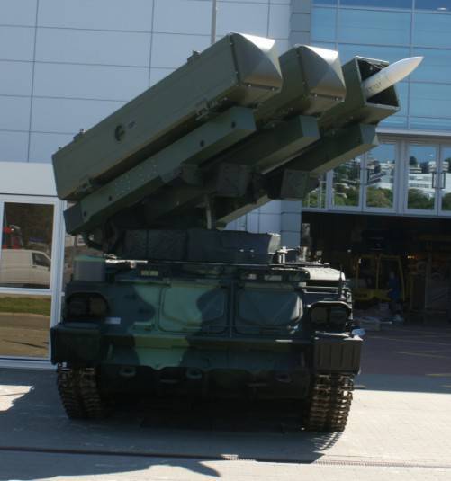 미사일 Aspide 2000을 장착 한 체코 방공 시스템 "Kub"