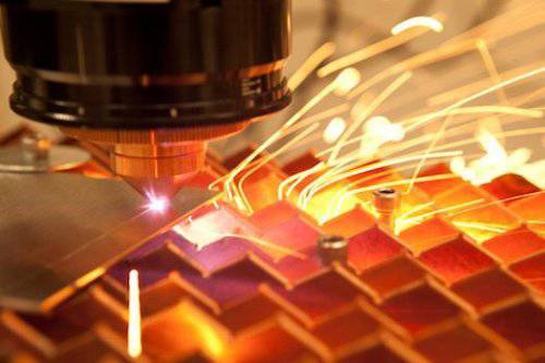 Новый полупроводниковый лазер может резать, сваривать металл или использоваться в качестве оружия