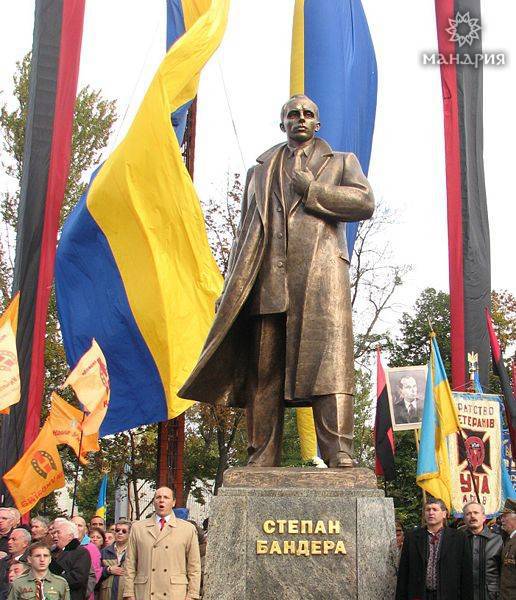 Haydutlar Bandera tekrar "kahraman" olarak tanındı