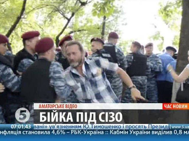Ukrainian police cordons off camp supporters of Tymoshenko