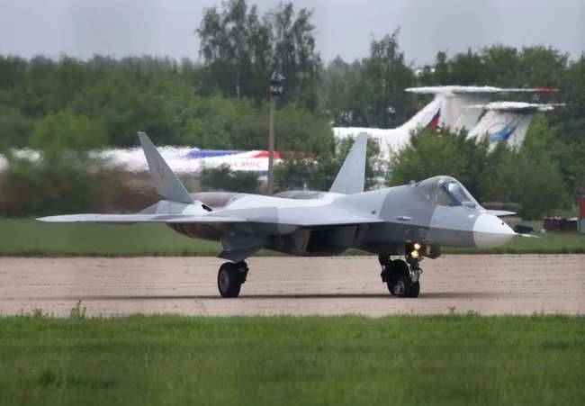 Fifth generation fighter - the main novelty of MAKS