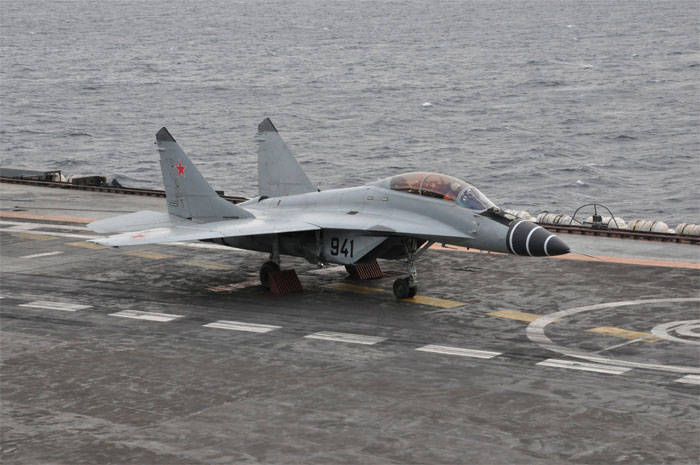 为什么米格飞机降落在俄罗斯航空母舰上......