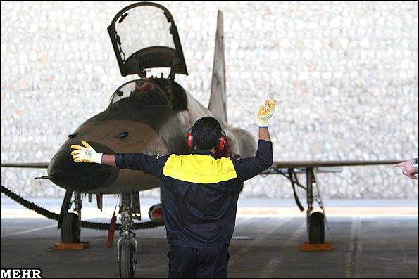 Iran thể hiện sức mạnh không quân: Bản sao của F-5 bị lãng quên