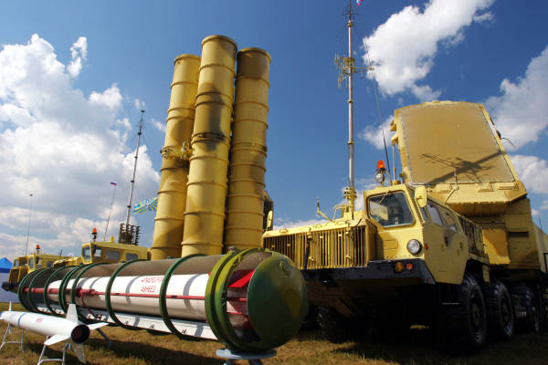 Iran, not waiting for C-300, is developing its own more advanced air defense system