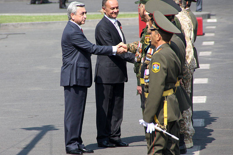 20 años de Armenia independiente - desfile militar