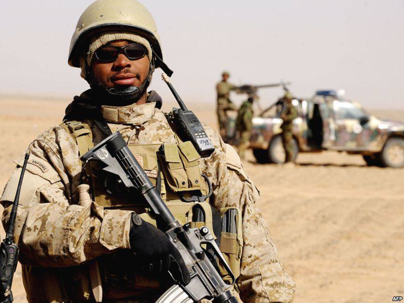 Чернокожий военный врач. Солдаты США В Афганистане. Темнокожий солдат. Негр в американской армии. Чернокожий американский солдат.
