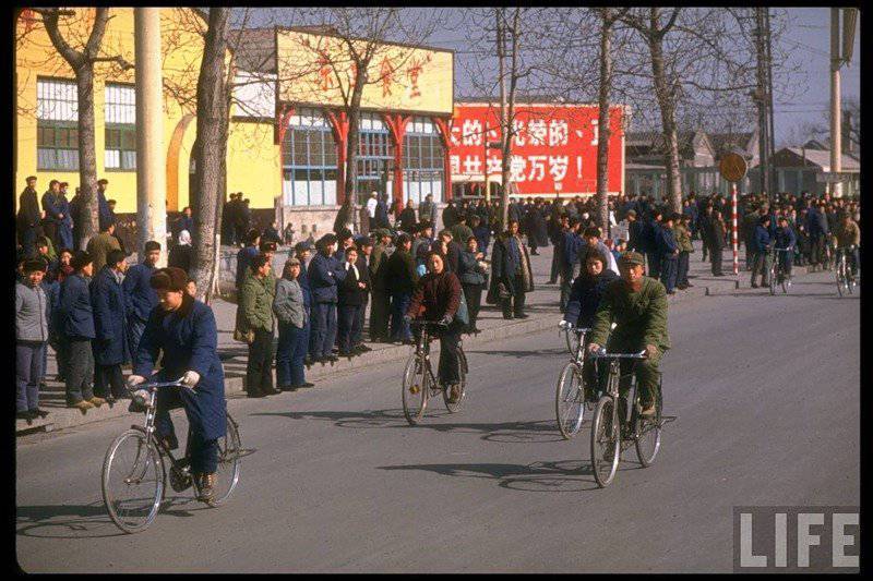 China 70: "País das Formigas Azuis"