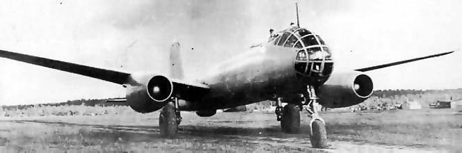 Tecrübeli bombardıman uçağı EF-140