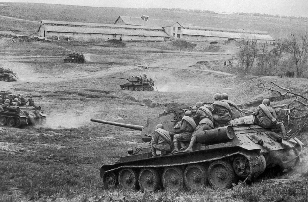 3 июня 1942 г. Курская битва 1943. Танковое сражение Великой Отечественной войны т34. Танк т-34 в бою под Прохоровкой. Курская битва Прохоровское сражение.