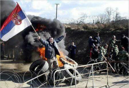 Тадич призывает сербов из Косово разобрать баррикады