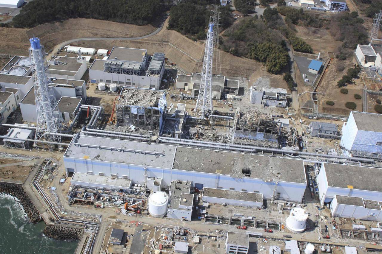 Фукусима сколько погибших. АЭС Фукусима-1. Авария на АЭС Фукусима-1. Реакторы АЭС Фукусима. Атомная станция Фукусима.