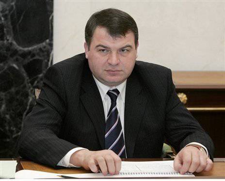 Szerdjukov szerint a katonai parancsok végrehajtását az új szabályok szerint hajtják végre