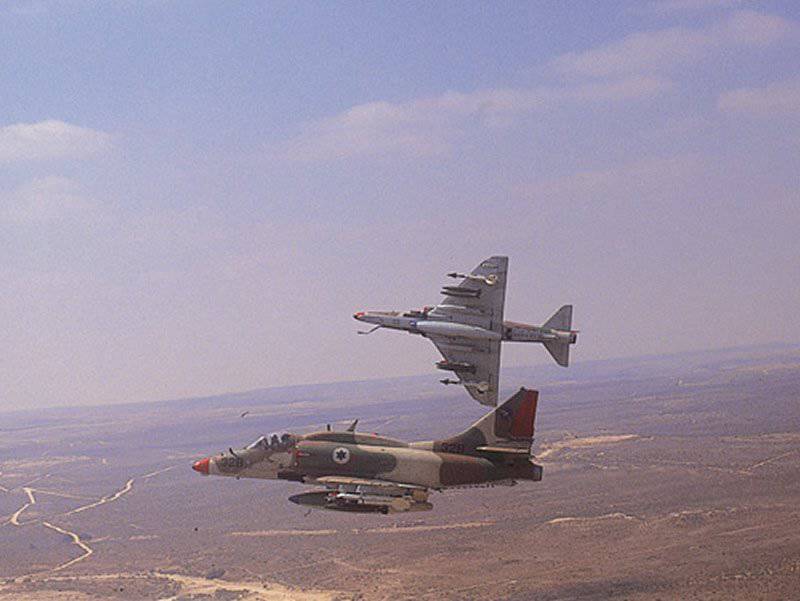 Izraeli oktatórepülőgép: A Skyhawk korszak vége