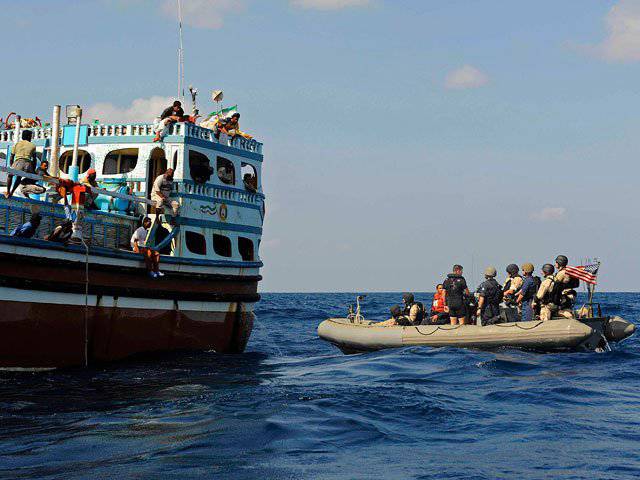Американские военные моряки вновь спасли иранских рыбаков