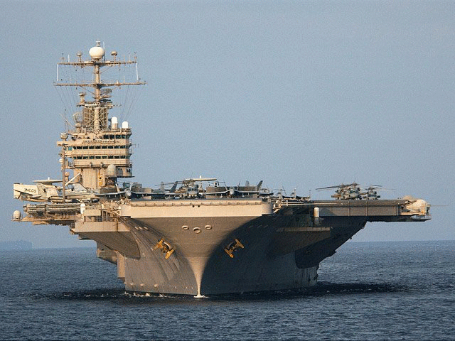 Új amerikai haditengerészeti repülőgép-hordozó csapásmérő csoport jelenik meg az Arab-tengeren