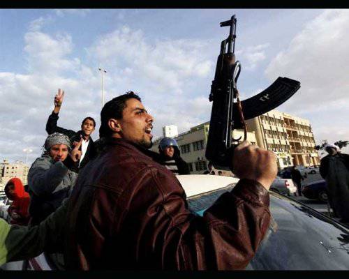 Újabb harcok törnek ki a korábbi lázadók között Tripoliban