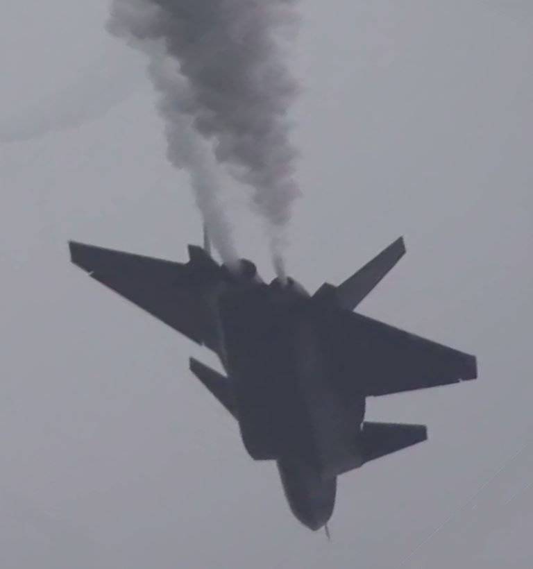 New photos of the Chinese fighter Chengdu J-20