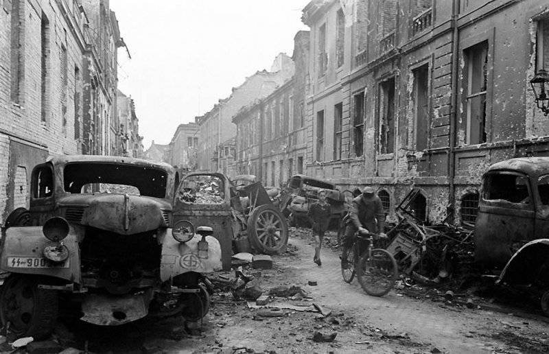 Берлин и бункер Гитлера 30 апреля 1945 года. Фотографии из архива журнала LIFE 