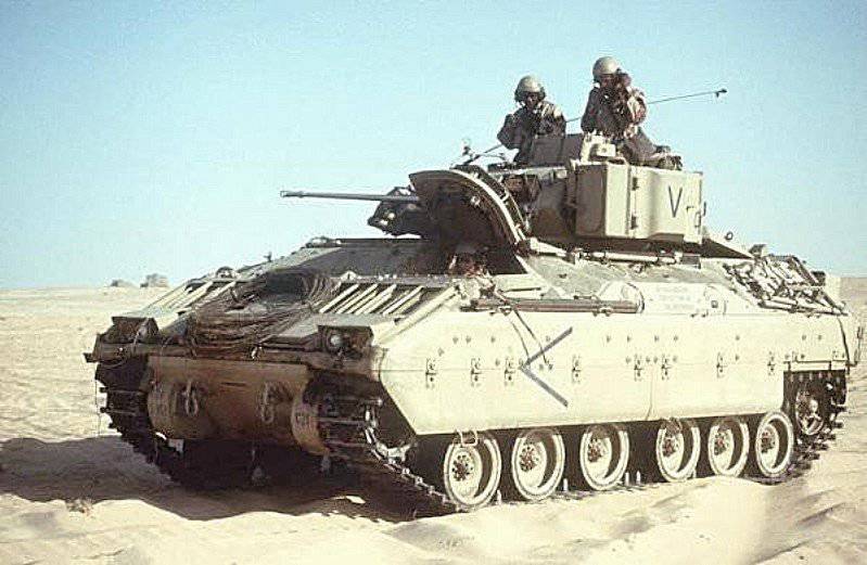 جنگ در افغانستان و عراق - ارتش ایالات متحده مجبور به ترک BMP M-2 "Bradley" شد.