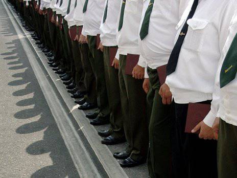 7000 офицеров будут возвращены на офицерские должности