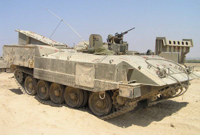 Veículo blindado israelense pesado "Ahzarit"
