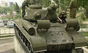 러시아 군사 수리 두샨베에서 IS-2 탱크