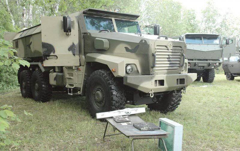 Projekti "Typhoon" - panssaroitu ajoneuvo, joka perustuu Uraleihin - 63095