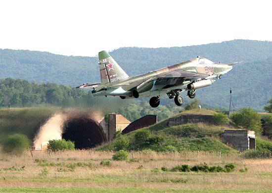 Dans le territoire de Primorsky, les pilotes du VVO du groupe d'attaque au sol Guards continuent de maîtriser l'avion mis à niveau Su-25CM