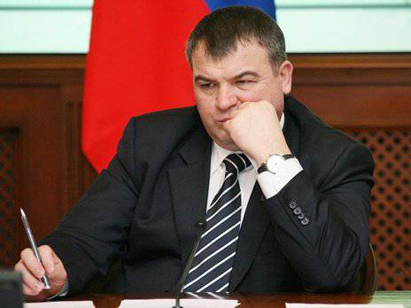 Serdyukov propôs Medvedev para demiti-lo para campos militares