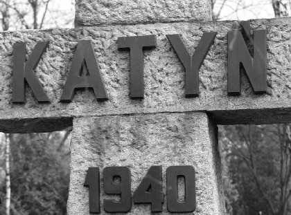 Como estão tentando ganhar dinheiro com a tragédia de Katyn?