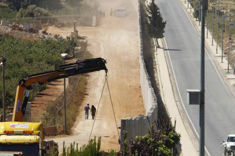 Израиль отгородился от Ливана стеной