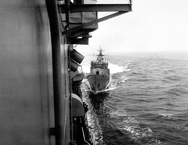 SEGERA! Tabrakan antara kapal patroli Soviet dan kapal Amerika di Laut Hitam pada 12 Februari 1988