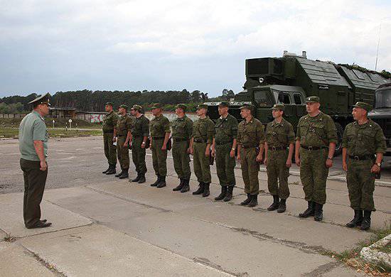 Specialists of the engineering services of the Strategic Missile Forces are studying new weapons