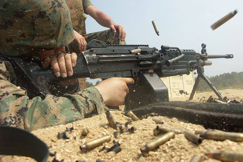 Amerikkalainen kevyt konekivääri M249 SAW