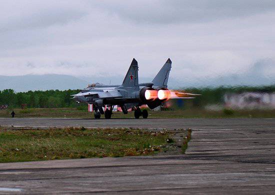 Himlen i den ryska Primorye är tillförlitligt täckt av vakterpiloter
