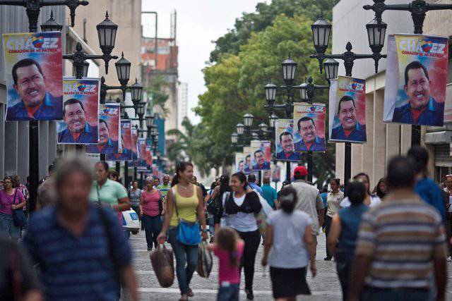 Chavez'in başkanlığının 14 yılı boyunca, aşırı yoksulluk içinde yaşayan Venezüella sayısı 21'ten yüzde 7'e düştü