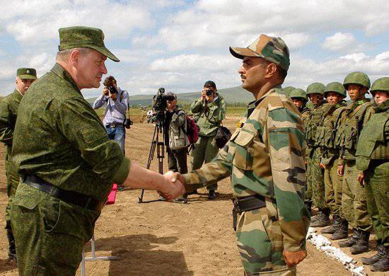 Internationale russisch-indische Indo-2012-Übung am Burduny-Testgelände abgeschlossen