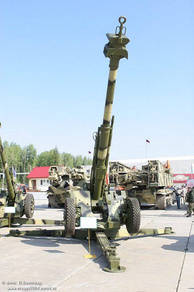 152 mm bogserad haubits 2A61 "PAT-B"