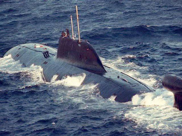 Pasión por el submarino ruso frente a la costa estadounidense, o "Al mando del lucio ..."