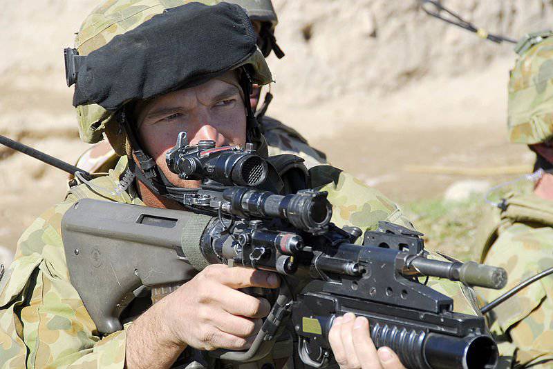 1346108888 800px australian soldier afghanistan rifle