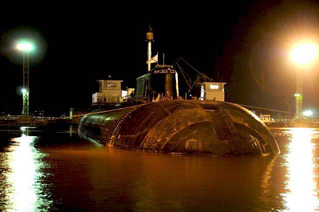 Kapal selam nuklir "Smolensk" dari Armada Utara Rusia diluncurkan