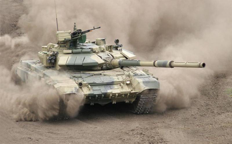 Abkhazia에있는 러시아 군 기지의 유조선은 현대 시뮬레이터에서 T-90A 탱크의 관리 기술을 향상시킵니다.