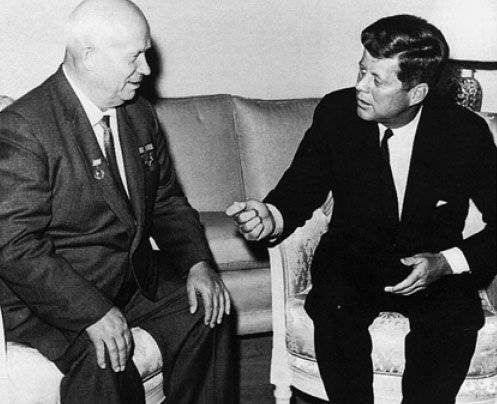 Nikita Khrushchev의 군사 개혁의 특징